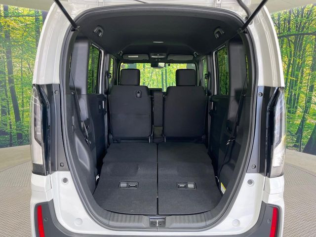 ���i�̂���������ʋ΁A���}���ɏ\���ȉ׎��X�y�[�X���m�ۂ��Ă���܂��B�Z�J���h�V�[�g��|���ƁA�傫�ȉו��̐ύڂ��\�ł���