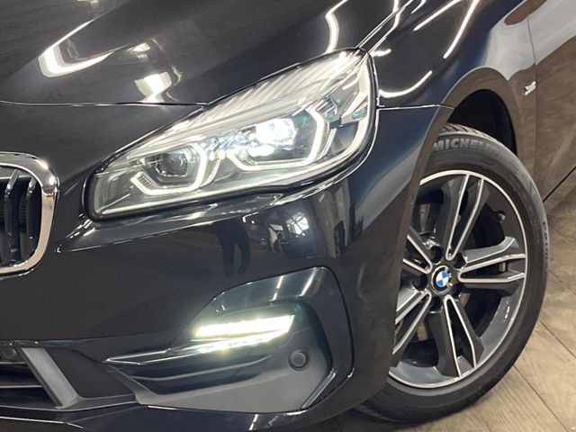 ●LEDヘッドライト:夜間走行時も良好な視界を確保し安心して運転できる高輝度LEDヘッドライトを装備!点灯速度が早く、消費電力も抑えられています。