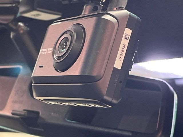 【ドライブレコーダー】安心・安全なカーライフに必須のドライブレコーダーを装備!走行中はもちろん、あおり運転や事故に遭遇した際の状況も映像で記録し、万一のリスクに備えます。