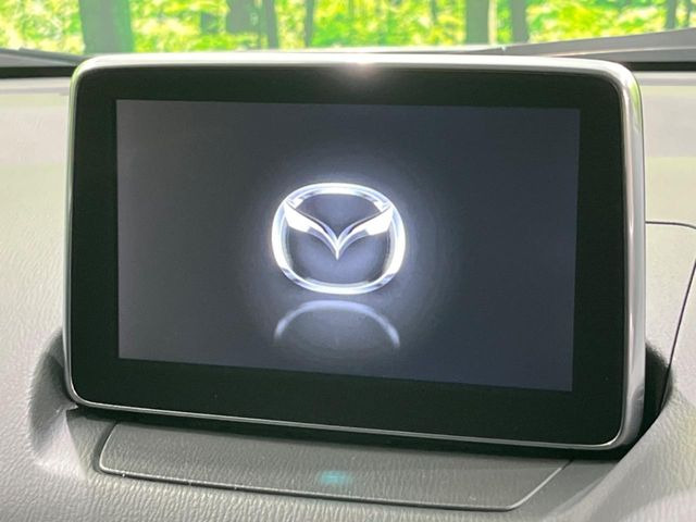 【メーカー純正ナビ】インテリアに溶け込むスタイリッシュな「専用設計」メーカーナビを装備♪視認性や操作性など基本性能にも優れ、より上質なカーライフをお楽しみいただけます。