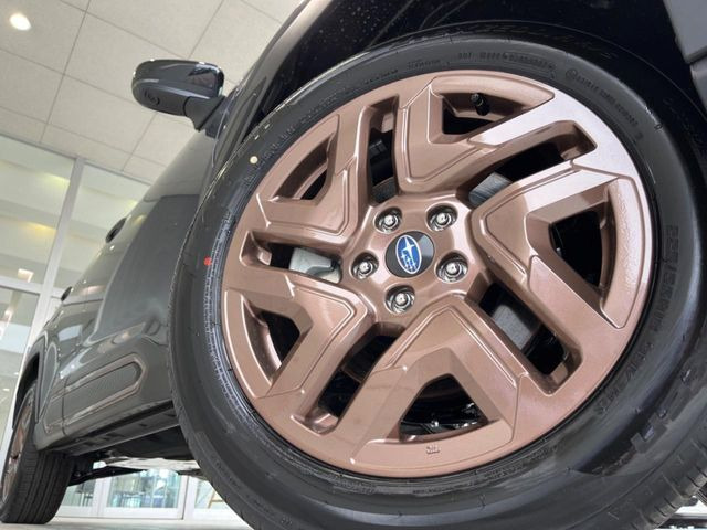 �y����18�C���`�A���~�z�C�[���z�O�ςɃ}�b�`���������A���~�z�C�[���𑕒����Ă���܂��B�e��ЊO�A���~�z�C�[����A�X�^�b�h���X�^�C�����戵�����Ă���܂��B���񂲑��k����������