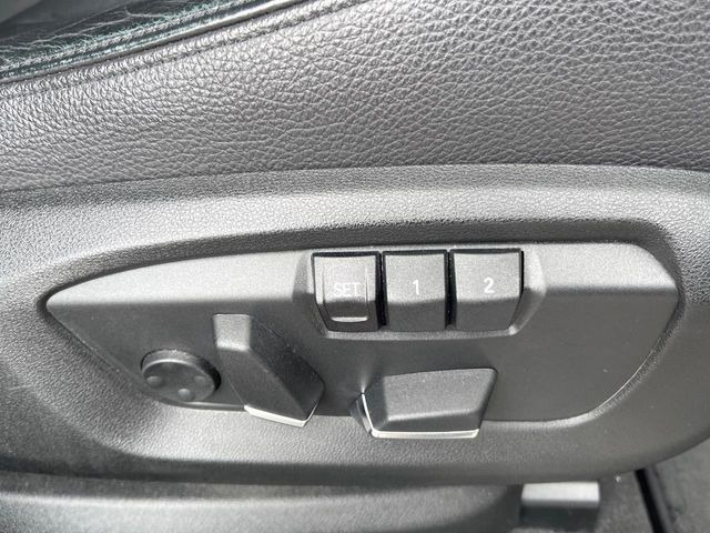 ●メモリー付きパワーシート:あなたに合わせたシートポジションが2つまで登録可能!フルパワーシートだから座席調整も楽々♪お好みのシートポジションで、ストレスないドライブをお楽しみください。