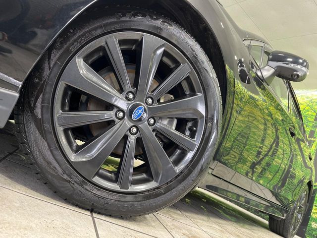 【純正18インチアルミホイール】外観にマッチした純正アルミホイールを装着しております。各種社外アルミホイールや、スタッドレスタイヤも取扱いしております。是非ご相談ください♪