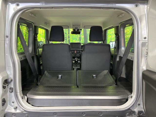 ���i�̂���������ʋ΁A���}���ɏ\���ȉ׎��X�y�[�X���m�ۂ��Ă���܂��B�Z�J���h�V�[�g��|���ƁA�傫�ȉו��̐ύڂ��\�ł���