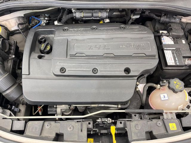 �����X�ł́A�e���[�J�[�̐�p�f�f�e�X�^�[�𓱓��B���Ǝ��i�����e�N�j�J���X�^�b�t���풓���Ă���܂��̂ŁA������̍ۂɂ����S���Ă����p���������܂��B