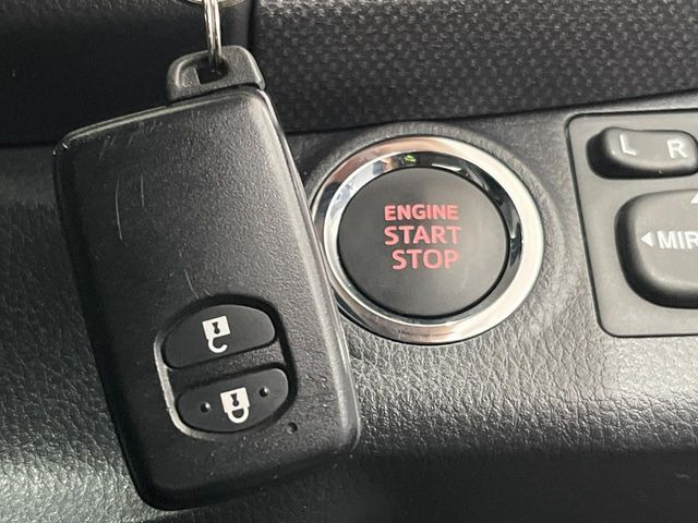 �y�X�}�[�g�L�[�z�J�o����|�P�b�g�ɓ��ꂽ�܂܂ł��h�A�̎{���E�������\�ȃX�}�[�g�L�[�𑕔��B�G���W���̃I���E�I�t�����J�M�����o���K�v����������Ƃ��Ă��֗��ł���