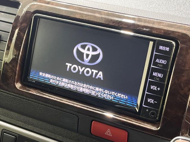 【純正ナビ】人気の純正ナビを装備しております。ナビの使いやすさはもちろん、オーディオ機能も充実!キャンプや旅行はもちろん、通勤や買い物など普段のドライブも楽しくなるはず♪