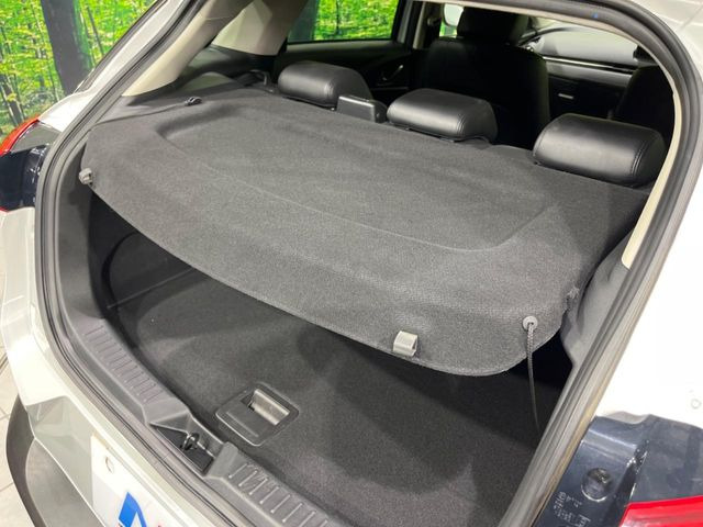 【トノカバー】デッキに積み込んだ荷物を雨風や盗難のリスクから守るトノカバーを装備。気兼ねなく荷物を積み込んでお使いいただけます。