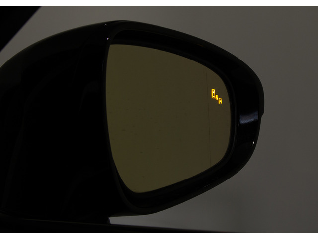 BSM(�u���C���h�X�|�b�g���j�^)!�ׂ̎Ԑ��𑖂�ԗ������[�_�[�Ō��m���A�h�A�~���[�ł͊m�F���ɂ����㑤���G���A�ɑ��݂���ԗ��ɉ����āA�}�ڋ߂��Ă���ԗ������m���܂��B