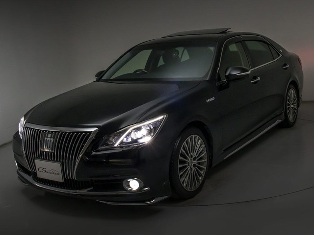 フロントビューの存在感をご覧ください!!ヘッドライトは視界良好のライト、さらにフォグライト搭載。デザイン性も高いのが特権です。