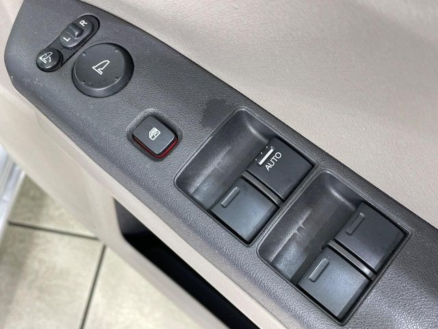 �y�d���i�[�~���[�z�T�C�h�~���[�͓d���i�[���ƂȂ��Ă���A�������ԏ�ł��L�Y�������X�N��}�����܂��B