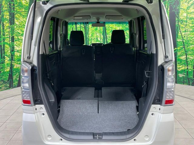 ���i�̂���������ʋ΁A���}���ɏ\���ȉ׎��X�y�[�X���m�ۂ��Ă���܂��B�Z�J���h�V�[�g��|���ƁA�傫�ȉו��̐ύڂ��\�ł���