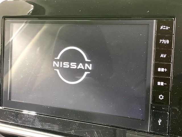 【ナビゲーション】使いやすいナビで目的地までしっかり案内してくれます。各種オーディオ再生機能も充実しており、お車の運転がさらに楽しくなります!!