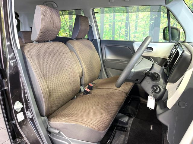 運転席シート廻りは使用感も少なく、良好な状態となっています。丁寧に使われていたことがよくわかりますね。