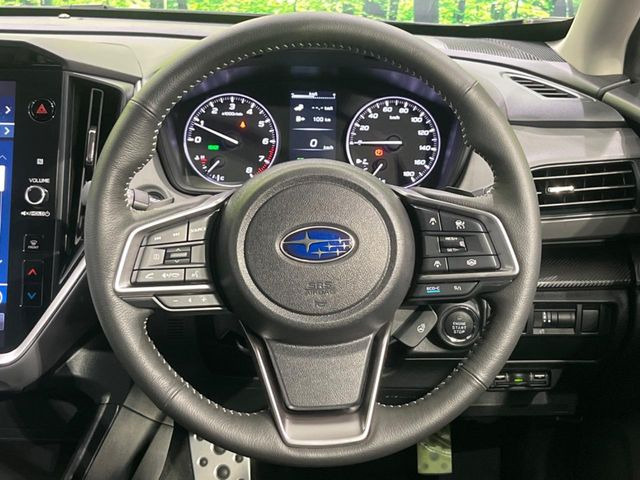 【ステアリングヒーター】冬場に冷たくなりやすい革巻きステアリングを、スイッチ一つで素早く適温に!エアコンよりも早く温まってくれるので、寒い日の運転も快適になりますね♪