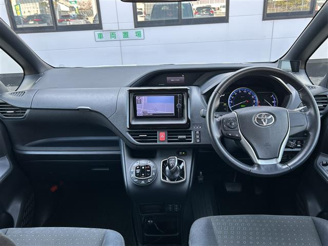 ヴォクシー1.8 ハイブリッド V