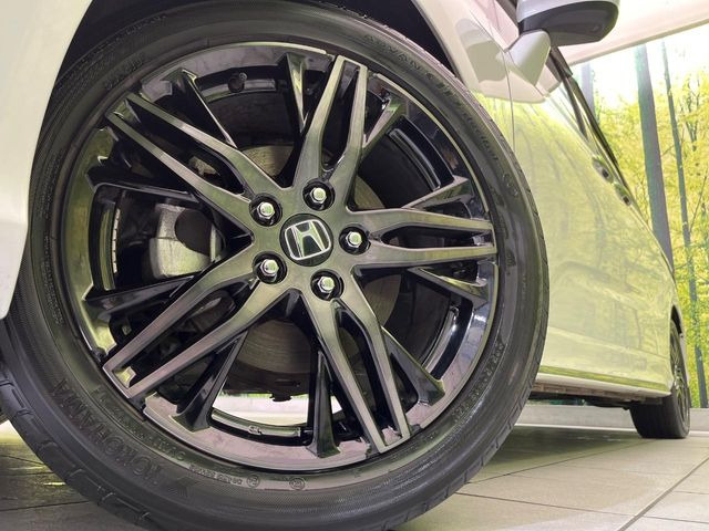 �y����18�C���`�A���~�z�C�[���z�O�ςɃ}�b�`���������A���~�z�C�[���𑕒����Ă���܂��B�e��ЊO�A���~�z�C�[����A�X�^�b�h���X�^�C�����戵�����Ă���܂��B���񂲑��k����������