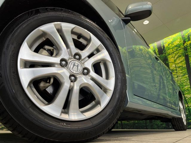 �y����15�C���`�A���~�z�C�[���z�O�ςɃ}�b�`���������A���~�z�C�[���𑕒����Ă���܂��B�e��ЊO�A���~�z�C�[����A�X�^�b�h���X�^�C�����戵�����Ă���܂��B���񂲑��k����������