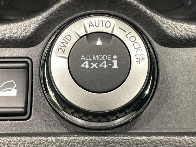 �y�I�[�����[�h4&times;4�z2WD/4WD���[�h����y�ɐ؂�ւ��\�B�R��d����2WD�A�X�^�b�N���ɖ𗧂�LOCK�AAUTO���[�h�ł�4WD�̔z���������Œ������A�H�ʏ󋵂��킸���肵��������T�|�[�g�B