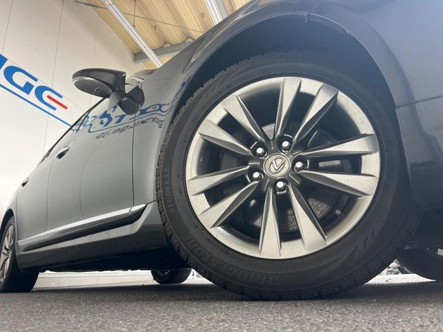 �y����18�C���`�A���~�z�C�[���z�O�ςɃ}�b�`���������A���~�z�C�[���𑕒����Ă���܂��B�e��ЊO�A���~�z�C�[����A�X�^�b�h���X�^�C�����戵�����Ă���܂��B���񂲑��k����������