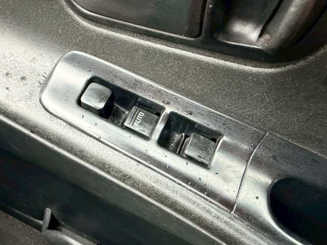 気になるお車がありましたら右の電話番号から直接お店にお問い合わせください。支払方法から車両情報、状態までなんでもご説明させて頂きます。スタッフ一同ご連絡お待ちしております。