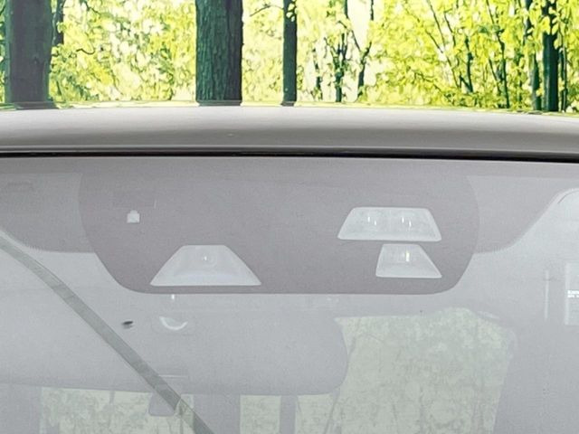 �yi-ACTIVESENSE�z���s���ɑO���̎ԗ�����F�����A�Փ˂������Ȏ��͌x��ƃu���[�L�ŏՓˉ���Ɣ�Q�y�����A�V�X�g�B�����S�Ƀh���C�u�����y���݂��������܂��B