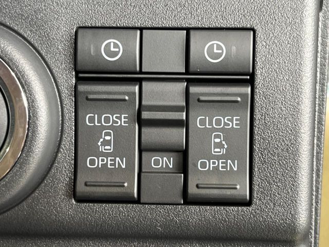 【両側パワースライドドア】スマートキーや運転席のスイッチで後席両側スライドドアの開閉が可能♪電動だから力を入れてドアを開ける必要が無く、小さなお子様でも簡単に開け閉めでき快適です♪