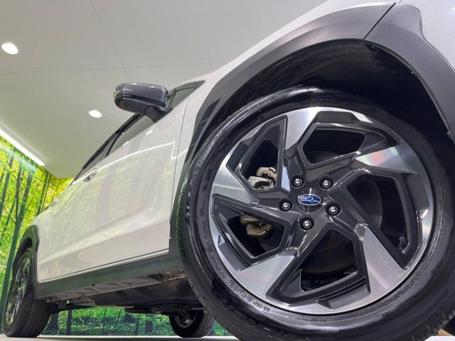 【純正18インチアルミホイール】外観にマッチした純正アルミホイールを装着しております。各種社外アルミホイールや、スタッドレスタイヤも取扱いしております。是非ご相談ください♪