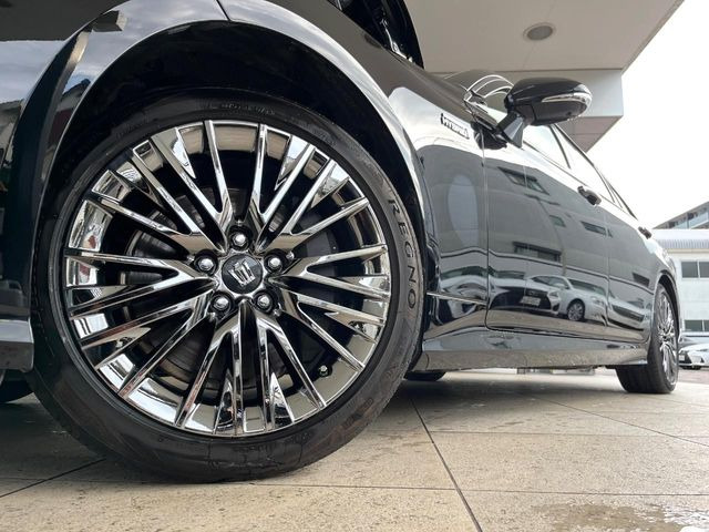 �y����18�C���`�A���~�z�C�[���z�O�ςɃ}�b�`���������A���~�z�C�[���𑕒����Ă���܂��B�e��ЊO�A���~�z�C�[����A�X�^�b�h���X�^�C�����戵�����Ă���܂��B���񂲑��k����������