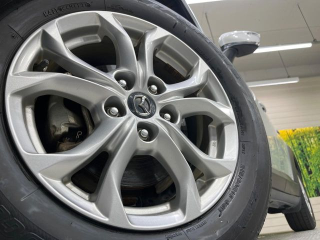 【純正アルミホイール】外観にマッチした純正アルミホイールを装着しております。各種社外アルミホイールや、スタッドレスタイヤも取扱いしております。是非ご相談ください♪