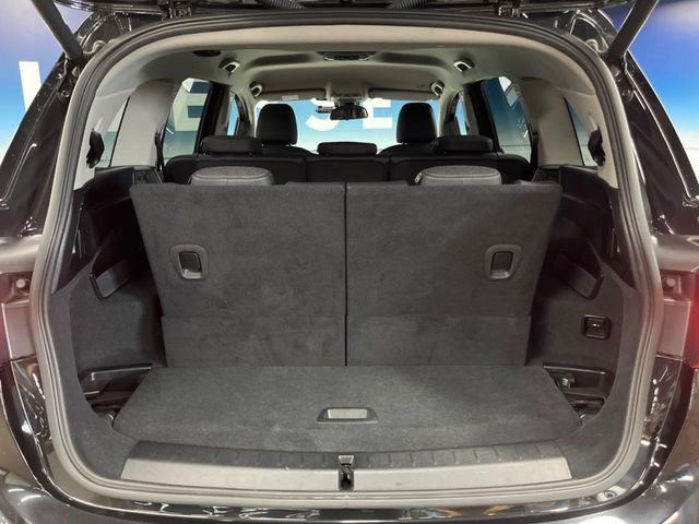 ●トランクルーム:趣味が広がる収容スペース!これだけの広さがあればお買い物やレジャーなどにも最適です!使用感も少なくきれいな状態を維持しております。