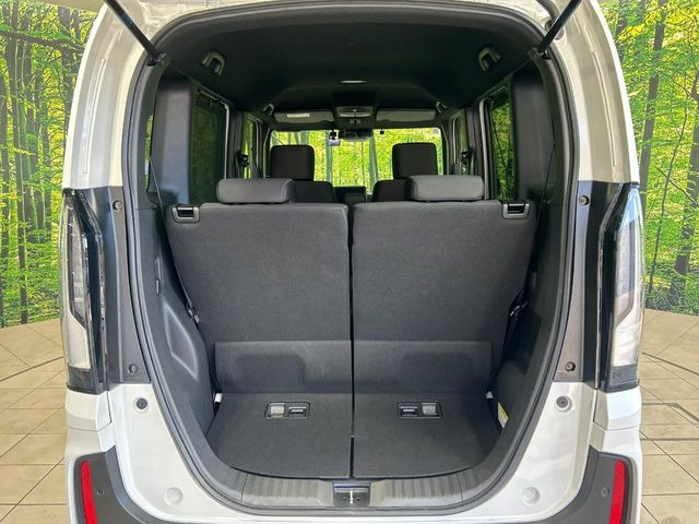 ���i�̂���������ʋ΁A���}���ɏ\���ȉ׎��X�y�[�X���m�ۂ��Ă���܂��B�Z�J���h�V�[�g��|���ƁA�傫�ȉו��̐ύڂ��\�ł���