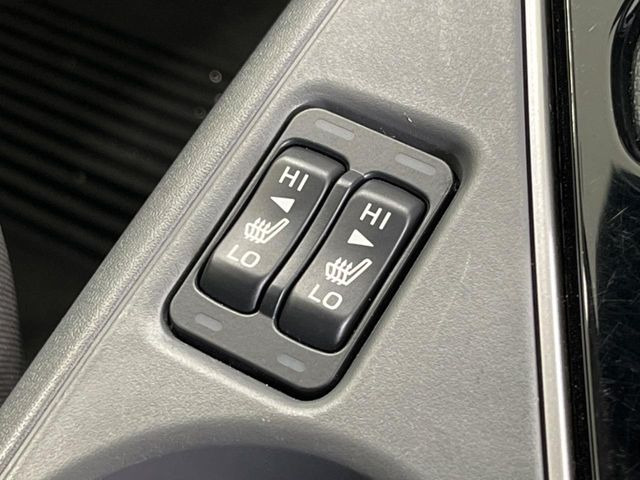 【シートヒーター】寒い日に重宝するシートヒーター!エアコンより早く温まってくれるので寒がりの人も安心ですね♪エアコンの温風は乾燥するから苦手、という方にもをおすすめです。