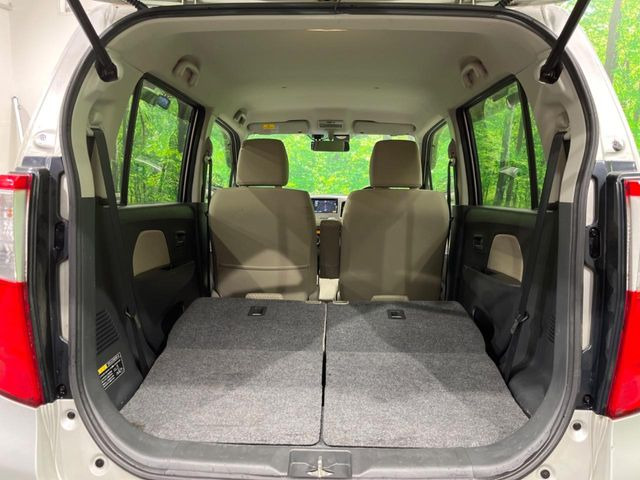 ���i�̂���������ʋ΁A���}���ɏ\���ȉ׎��X�y�[�X���m�ۂ��Ă���܂��B�Z�J���h�V�[�g��|���ƁA�傫�ȉו��̐ύڂ��\�ł���