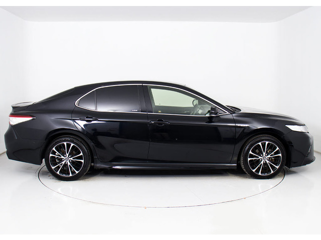 18インチアルミホイール装着車両!!アルミホイールの変更も可能です!お客様のお好みの1台を作成可能となります!※詳細はスタッフまでお尋ねください。