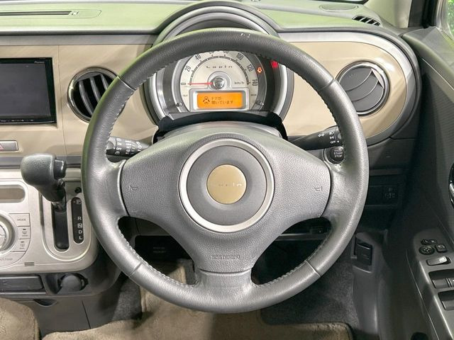 �y�����v�����X�e�A�����O�z�㎿�Ȋv���g�p���邱�ƂŁA��ɂ����������݂ƂĂ��^�]���₷���n���h���ł���