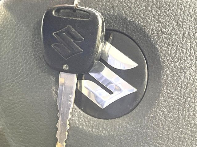 【キーレス】少し離れた場所からでもボタン一つでドアの開錠・施錠ができるのでとっても便利!ドアの鍵穴周りに傷をつけることもありません♪