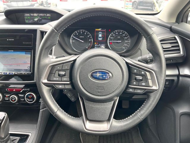 �y�����v�����X�e�A�����O�z�㎿�Ȋv���g�p���邱�ƂŁA��ɂ����������݂ƂĂ��^�]���₷���n���h���ł���