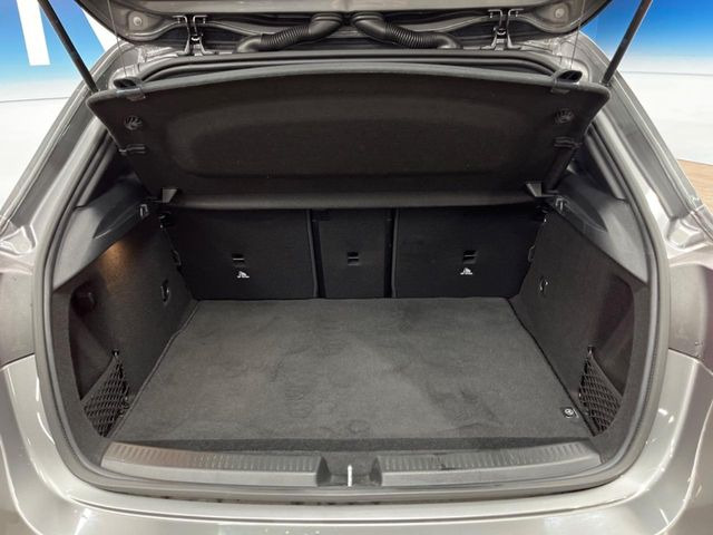 ●トランクルーム:趣味が広がる収容スペース!これだけの広さがあればお買い物やレジャーなどにも最適です!使用感も少なくきれいな状態を維持しております。