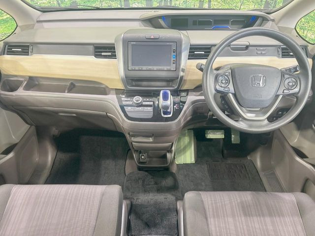 フリードハイブリッド