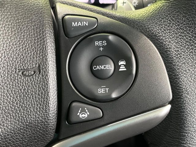 【アダプティブクルーズコントロール】高速道路での長距離走行が楽に!!自動で速度を保つクルーズコントロールが、衝突軽減システムと連携し、前方の車両を感知して車間を保つように速度調節してくれます!!