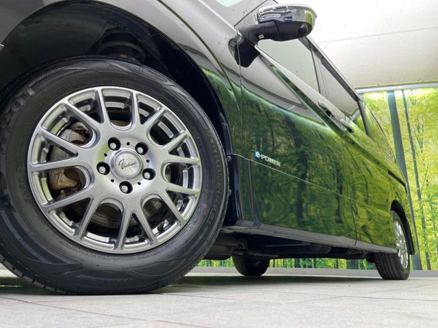 �y����15�C���`�A���~�z�C�[���z�O�ςɃ}�b�`���������A���~�z�C�[���𑕒����Ă���܂��B�e��ЊO�A���~�z�C�[����A�X�^�b�h���X�^�C�����戵�����Ă���܂��B���񂲑��k����������