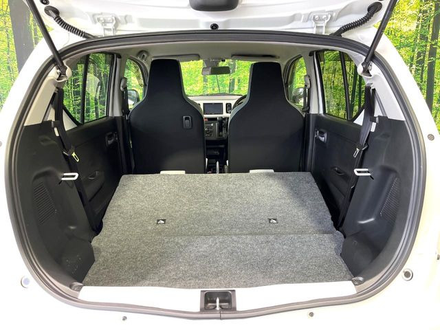 ���i�̂���������ʋ΁A���}���ɏ\���ȉ׎��X�y�[�X���m�ۂ��Ă���܂��B�Z�J���h�V�[�g��|���ƁA�傫�ȉו��̐ύڂ��\�ł���