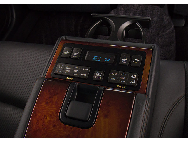 BSM(ブラインドスポットモニタ)!隣の車線を走る車両をレーダーで検知し、ドアミラーでは確認しにくい後側方エリアに存在する車両に加えて、急接近してくる車両も検知します。