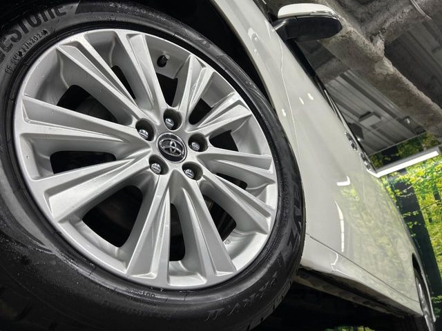 �y����18�C���`�A���~�z�C�[���z�O�ςɃ}�b�`���������A���~�z�C�[���𑕒����Ă���܂��B�e��ЊO�A���~�z�C�[����A�X�^�b�h���X�^�C�����戵�����Ă���܂��B���񂲑��k����������