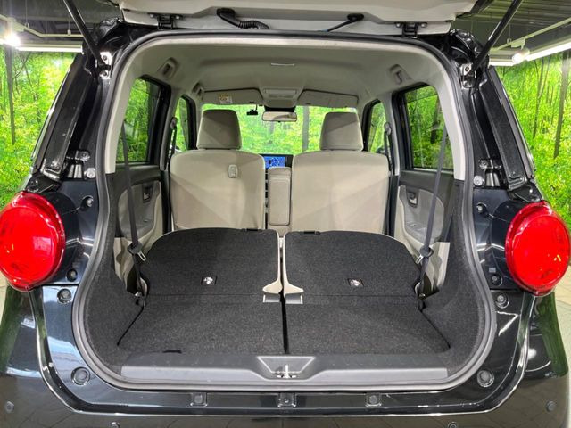 ���i�̂���������ʋ΁A���}���ɏ\���ȉ׎��X�y�[�X���m�ۂ��Ă���܂��B�Z�J���h�V�[�g��|���ƁA�傫�ȉו��̐ύڂ��\�ł���