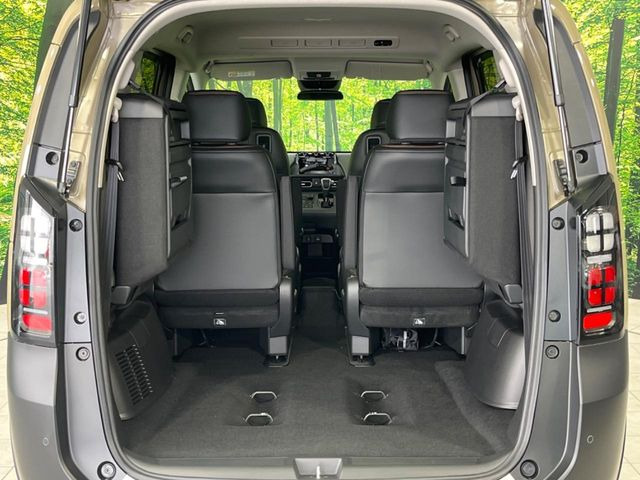 ���i�̂���������ʋ΁A���}���ɏ\���ȉ׎��X�y�[�X���m�ۂ��Ă���܂��B�Z�J���h�V�[�g��|���ƁA�傫�ȉו��̐ύڂ��\�ł���