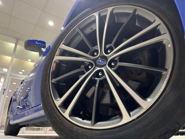 【純正17インチアルミホイール】外観にマッチした純正アルミホイールを装着しております。各種社外アルミホイールや、スタッドレスタイヤも取扱いしております。是非ご相談ください♪