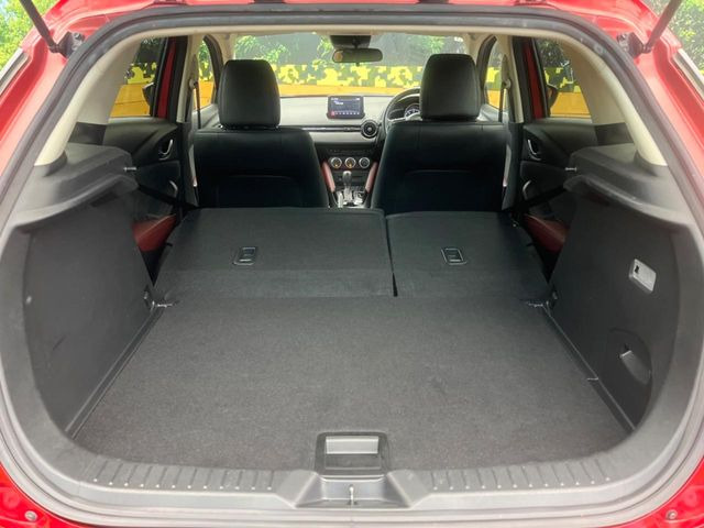 後席を格納すると、これだけの広さが!シーンに合わせたシートアレンジで、大きな荷物も積むことが出来ます♪