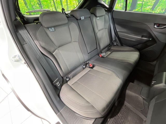 後部座席も気になるようなキズ・汚れやへたり等、大きなダメージはなく、良好な状態です。